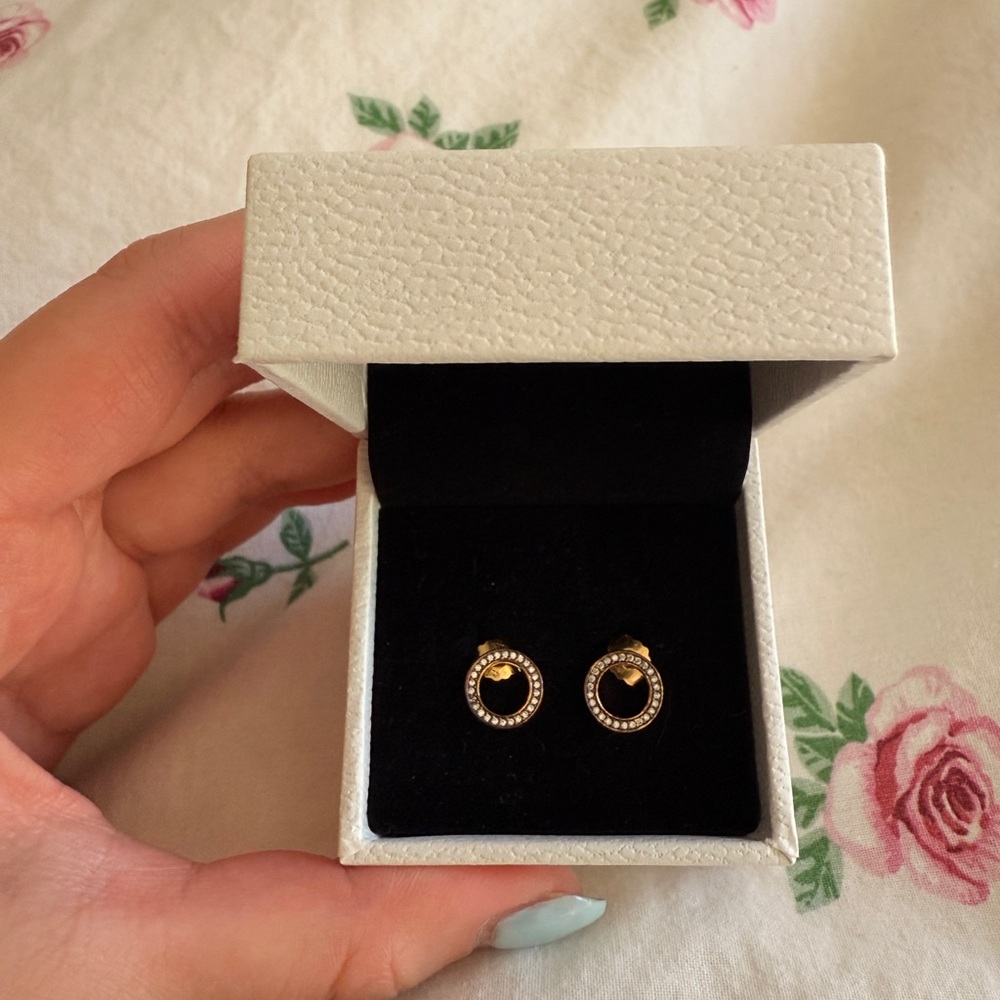 Pandora Sparkling Circle Stud Earrings in 14K Gold-Plated